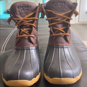 SPERRY DUCK BOOTS NEVER WORN